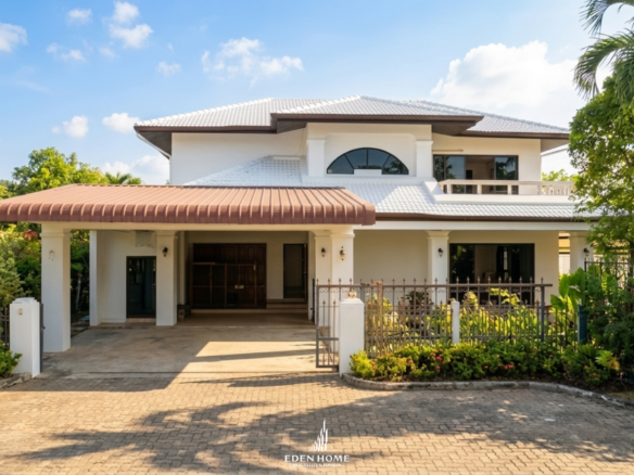 🏗️ EXECUTIVE OPPORTUNITY | MASSIVE RENOVATION PROJECT 🌳