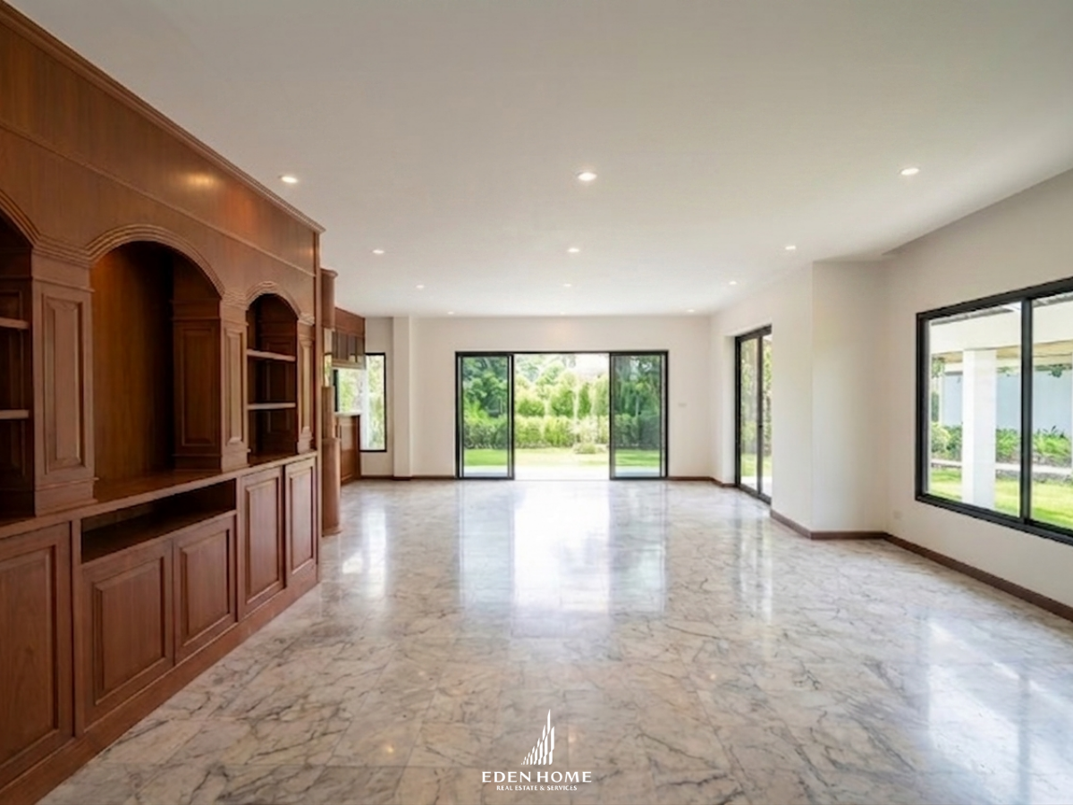 🏗️ EXECUTIVE OPPORTUNITY | MASSIVE RENOVATION PROJECT 🌳